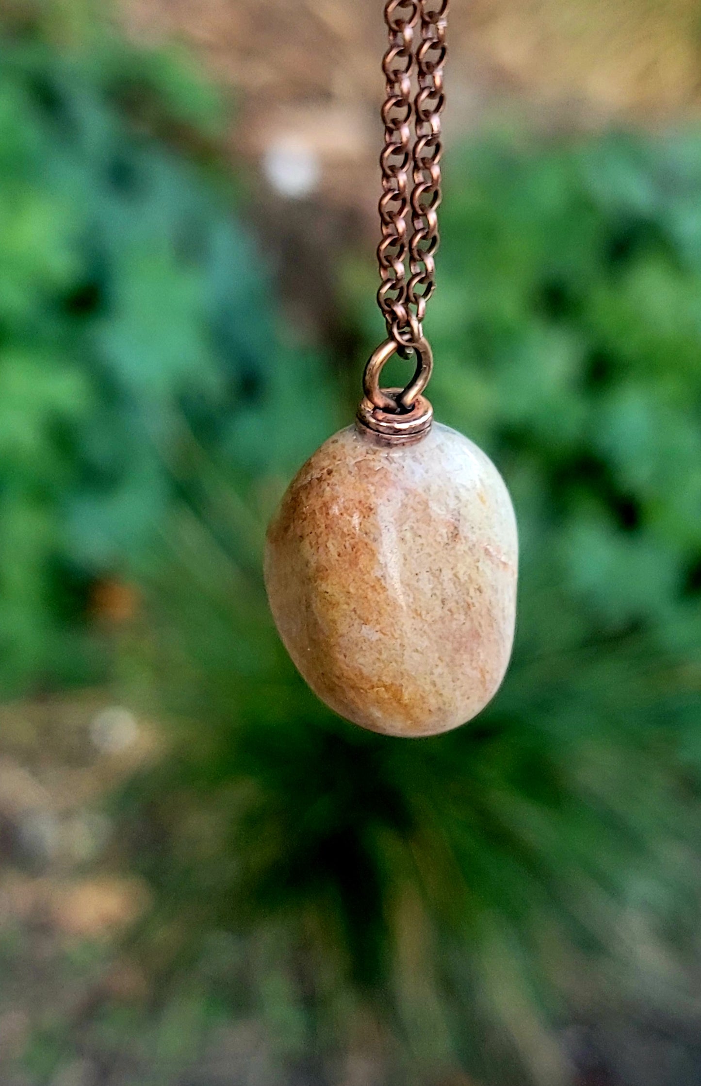 THIS QUARTZ PENDANT HAS A UNIQUE BLEND OF COLORS THAT ARE SURE TO DELIGHT.