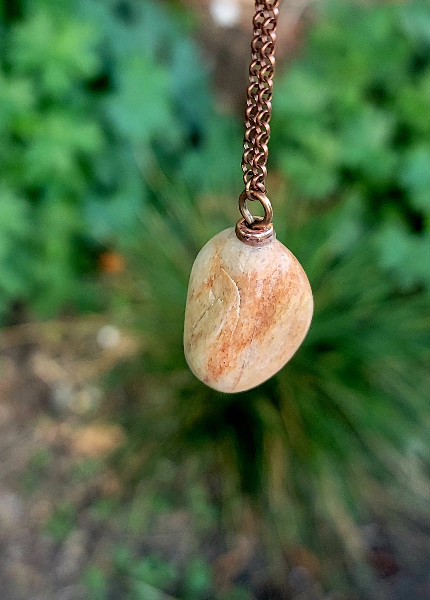 THIS QUARTZ PENDANT HAS A UNIQUE BLEND OF COLORS THAT ARE SURE TO DELIGHT.