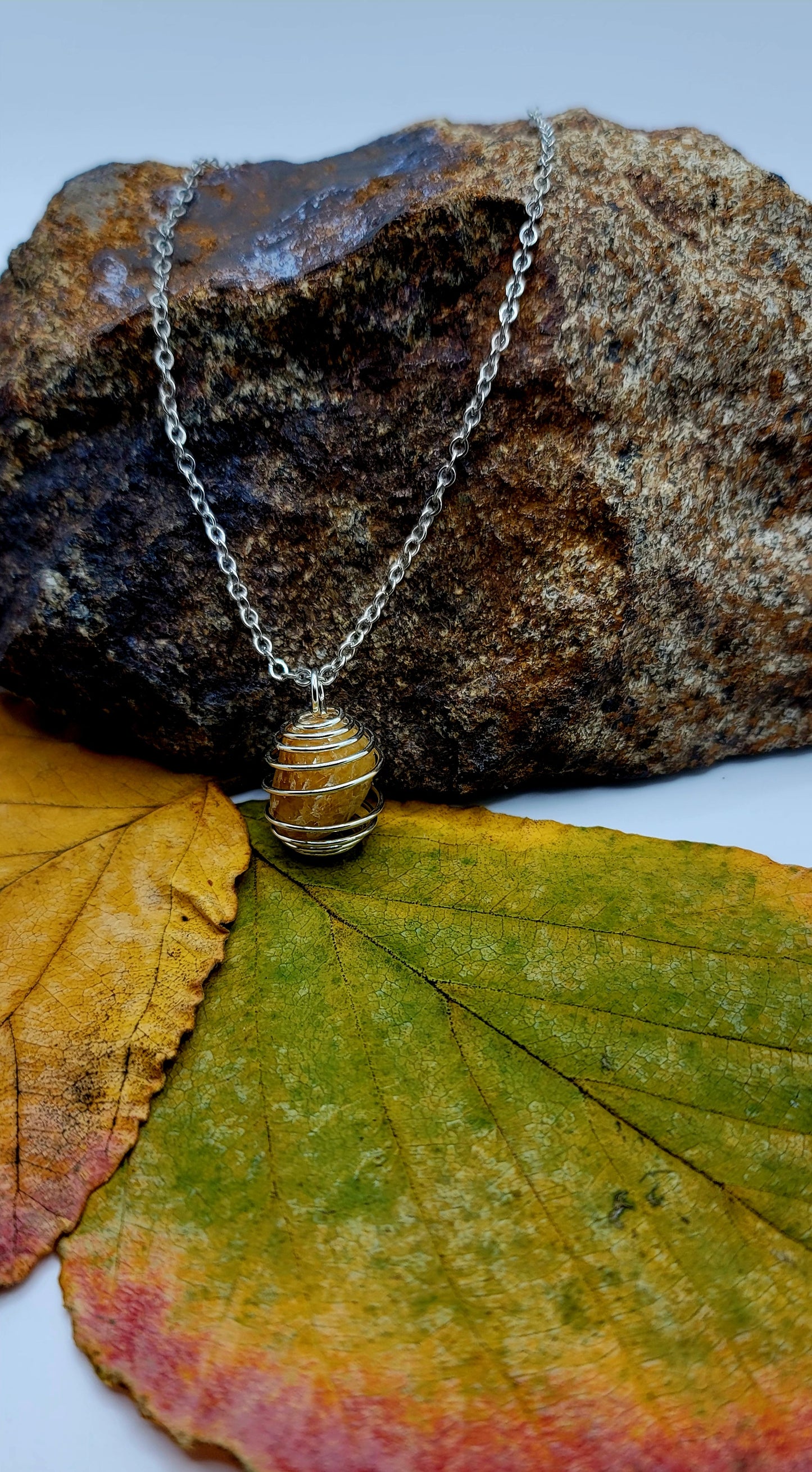 THIS IS A BEAUTIFUL GOLDEN QUARTZ SPIRAL CAGE NECKLACE