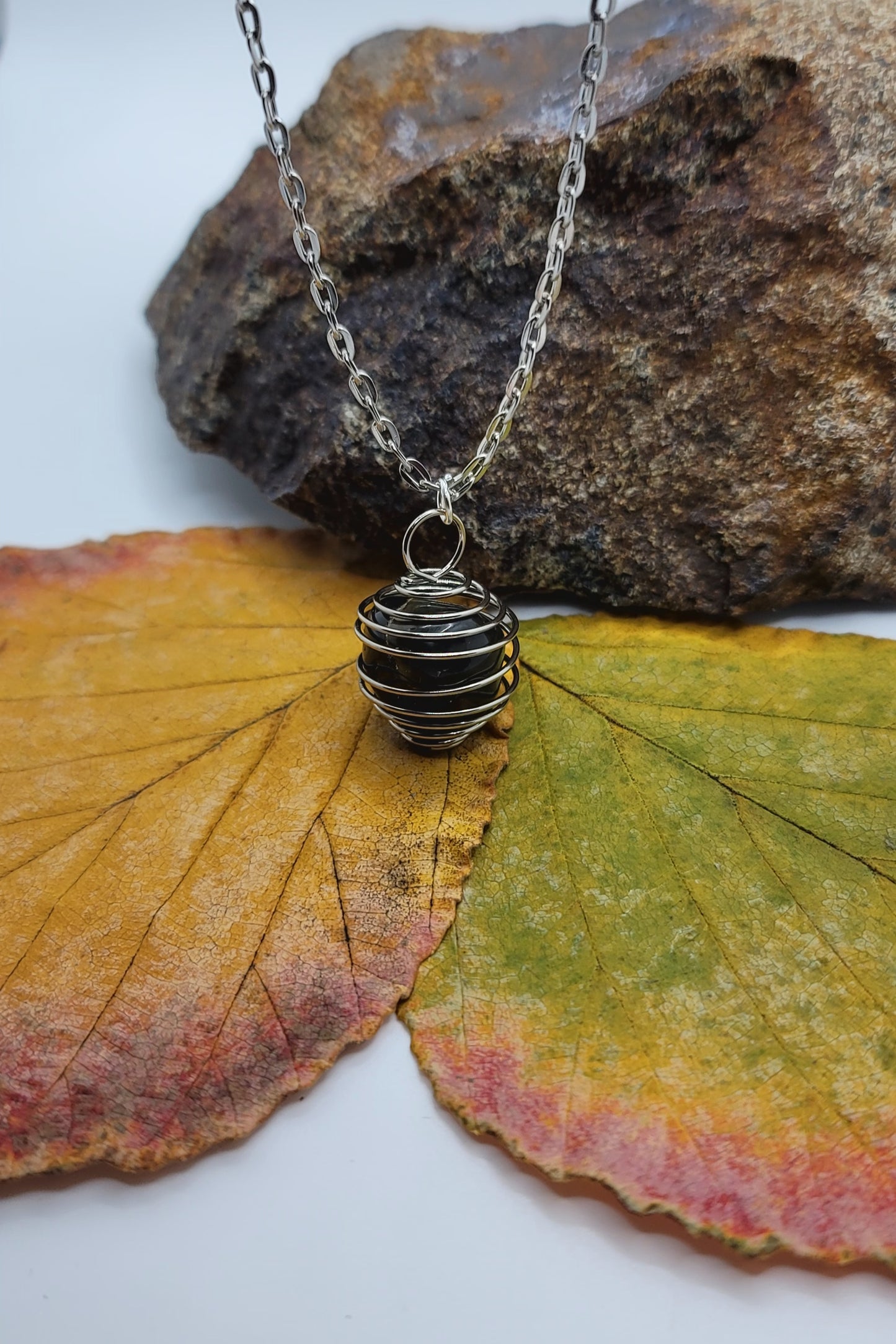 SIMPLY BEAUTIFUL BLACK AGATE NECKLACE IN SPIRAL CAGE