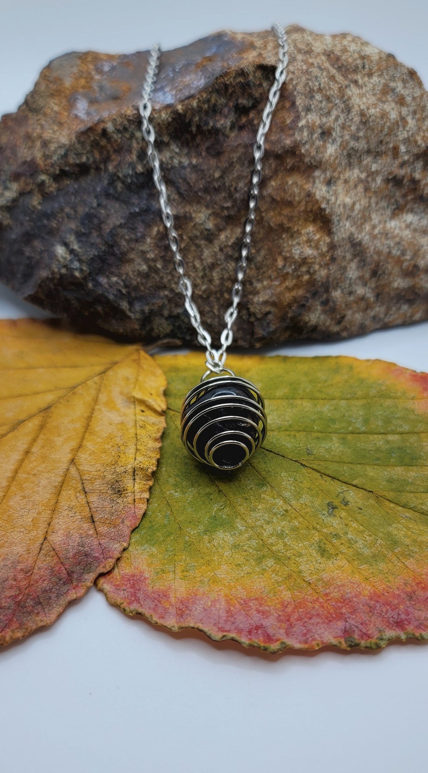 SIMPLY BEAUTIFUL BLACK AGATE NECKLACE IN SPIRAL CAGE