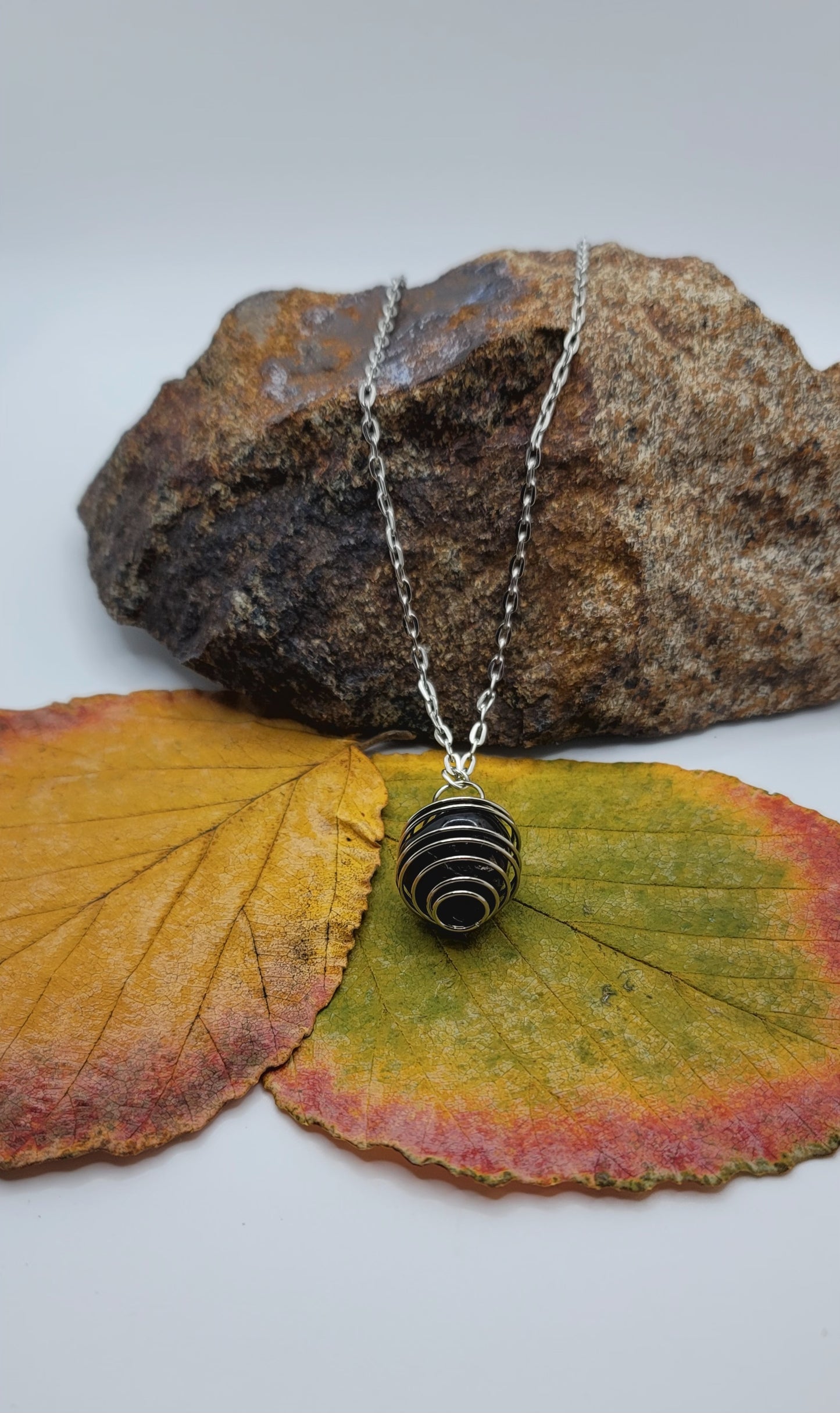 SIMPLY BEAUTIFUL BLACK AGATE NECKLACE IN SPIRAL CAGE