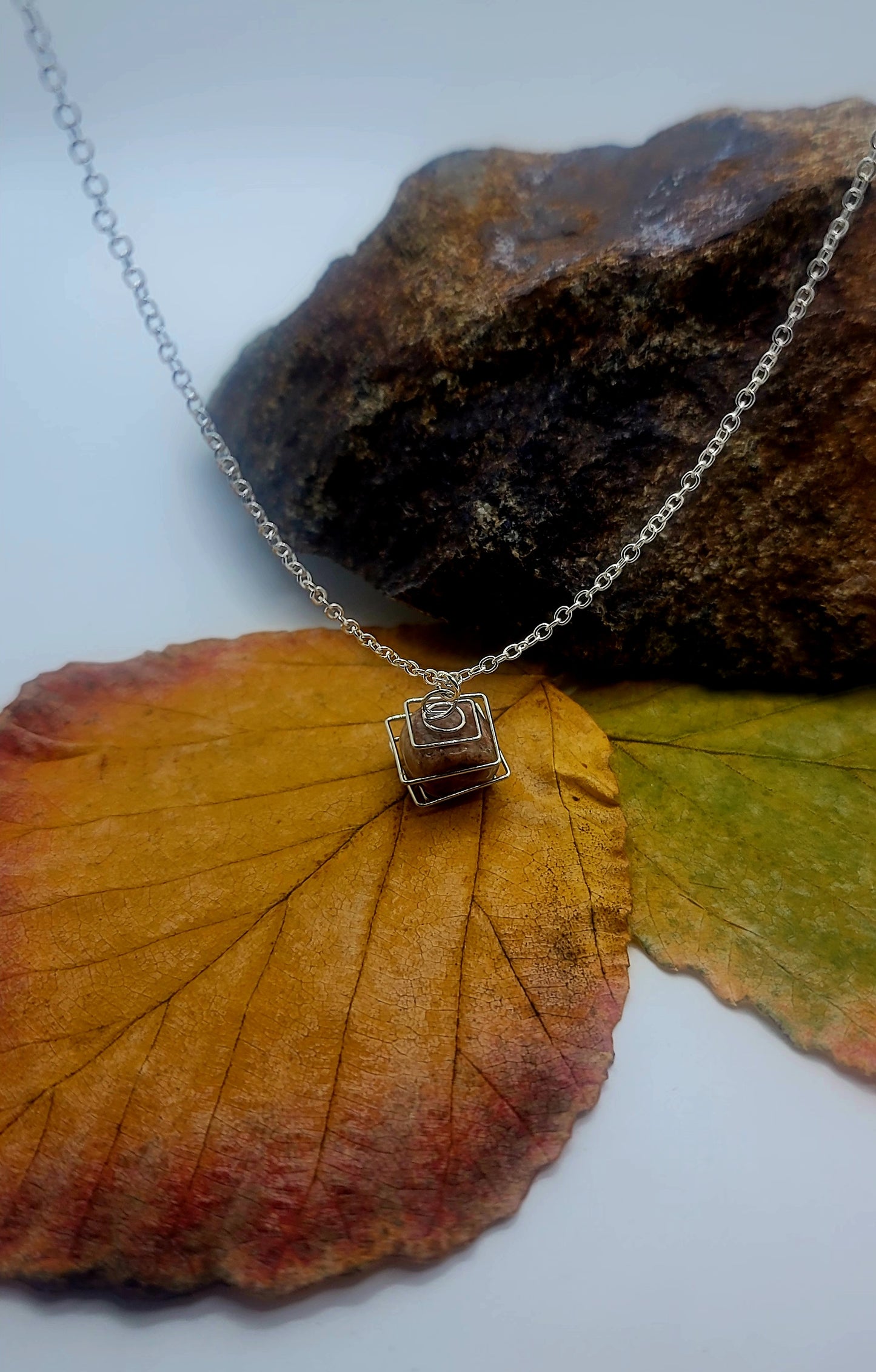 SQUARE SPIRAL CAGE AGATE PENDANT