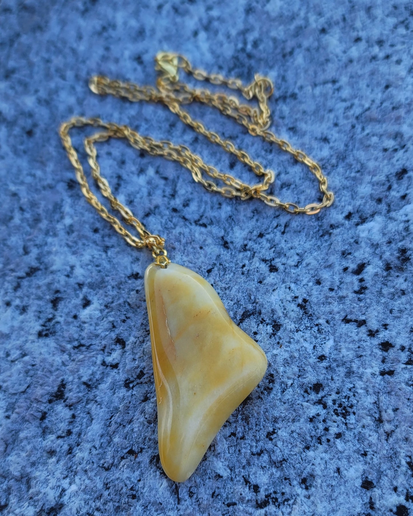 AMAZING YELLOW CALCITE PENDANT NECKLACE.