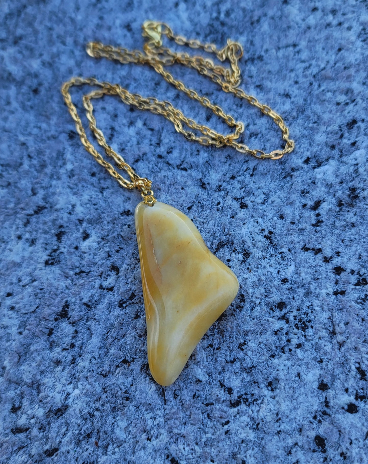 AMAZING YELLOW CALCITE PENDANT NECKLACE.