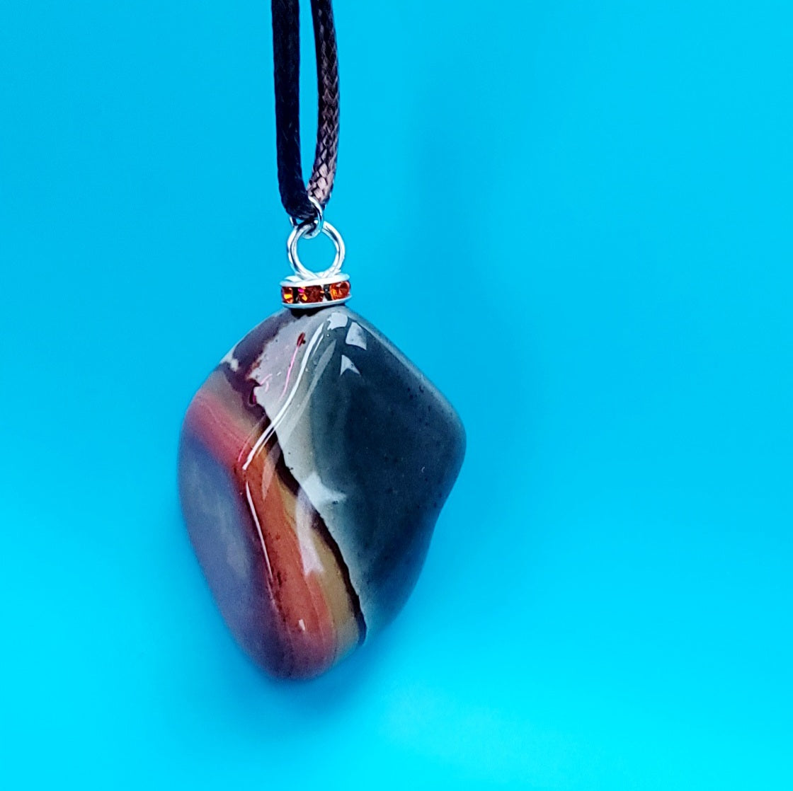 BEAUTIFUL DESERT JASPER PENDANT With Beautifull and intricate Color Pattern!