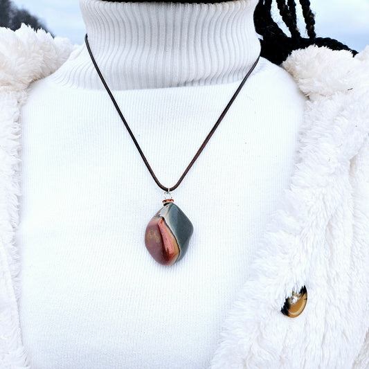 BEAUTIFUL DESERT JASPER PENDANT With Beautifull and intricate Color Pattern!