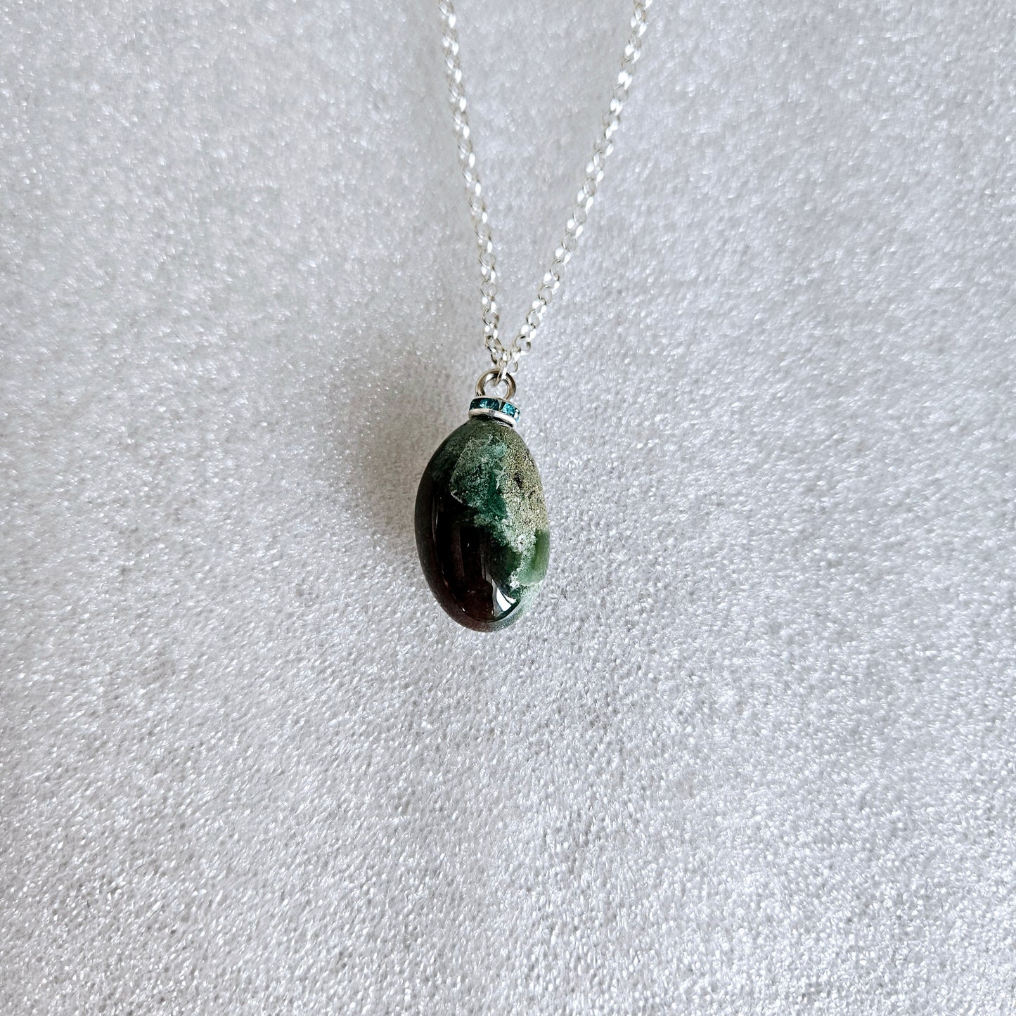 BEAUTIFUL & INTRIGUING GREEN JASPER PENDANT.