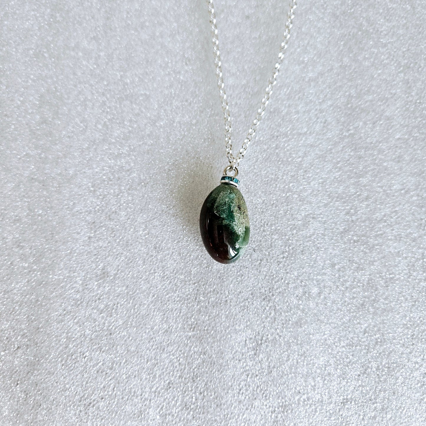 BEAUTIFUL & INTRIGUING GREEN JASPER PENDANT.