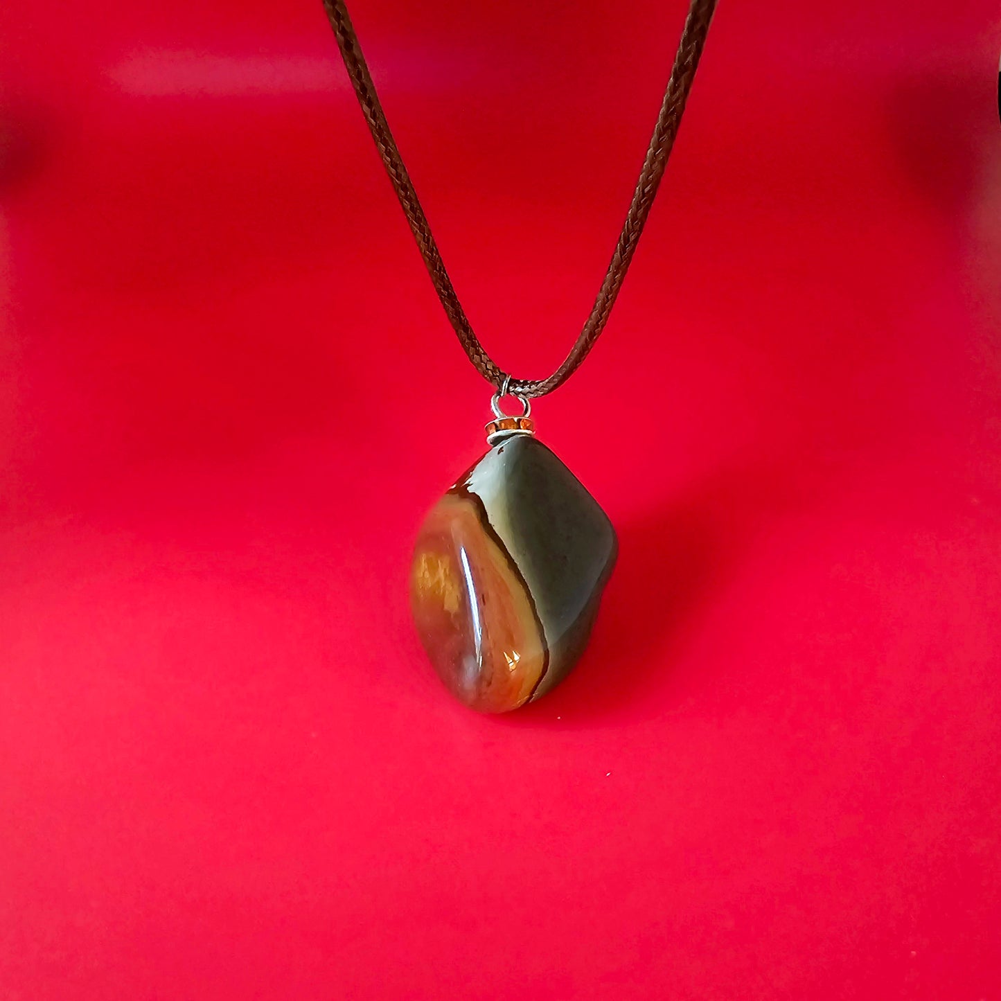 BEAUTIFUL DESERT JASPER PENDANT With Beautifull and intricate Color Pattern!