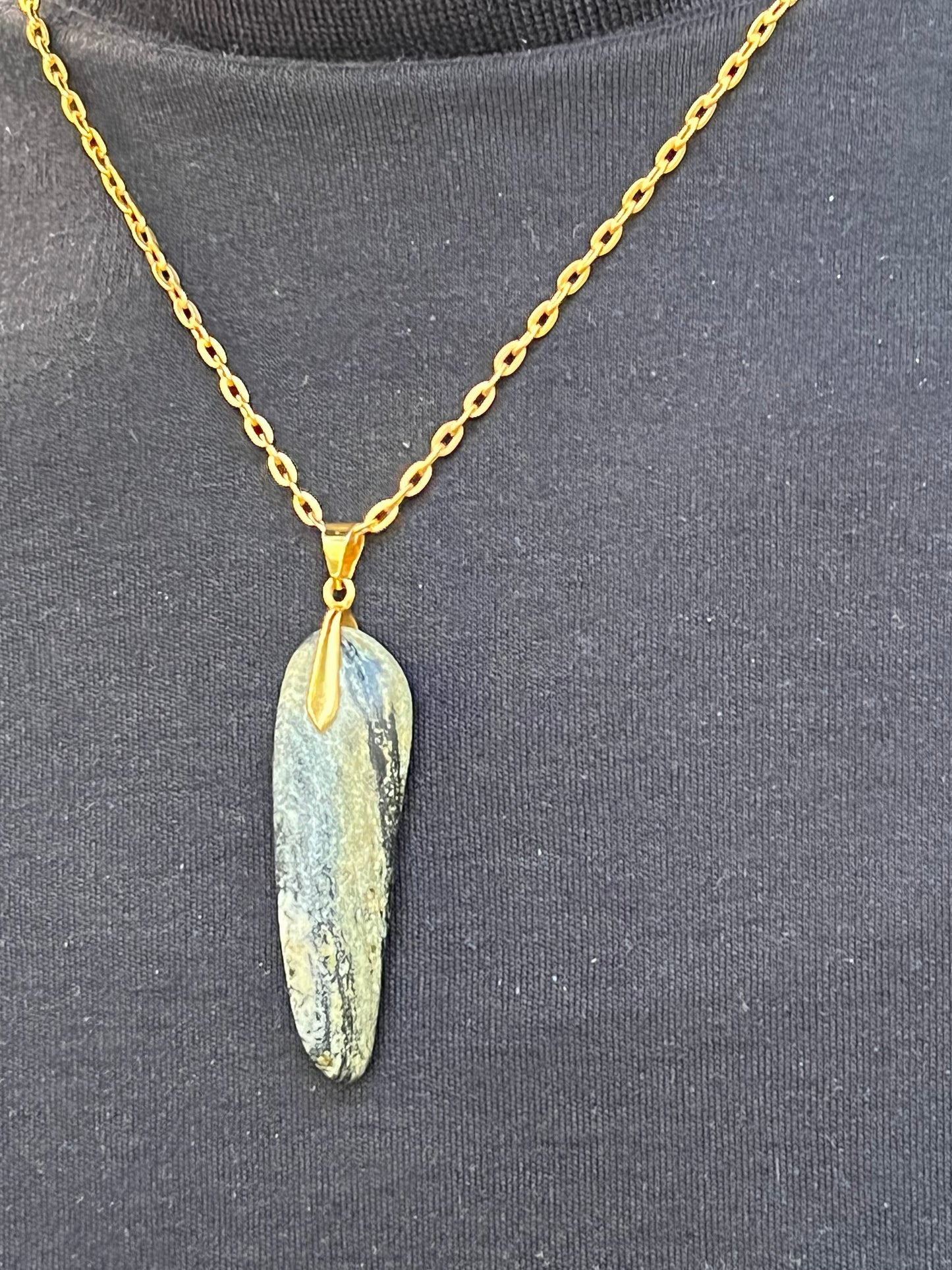 THIS YELLOW-GREEN SERPENTINE GEMSTONE PENDANT IS SURE TO DELIGHT.