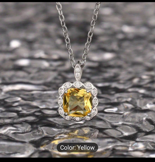 AMAZINGLY ELEGANT YELLOW GEMSTONE PENDANT NECKLACE.