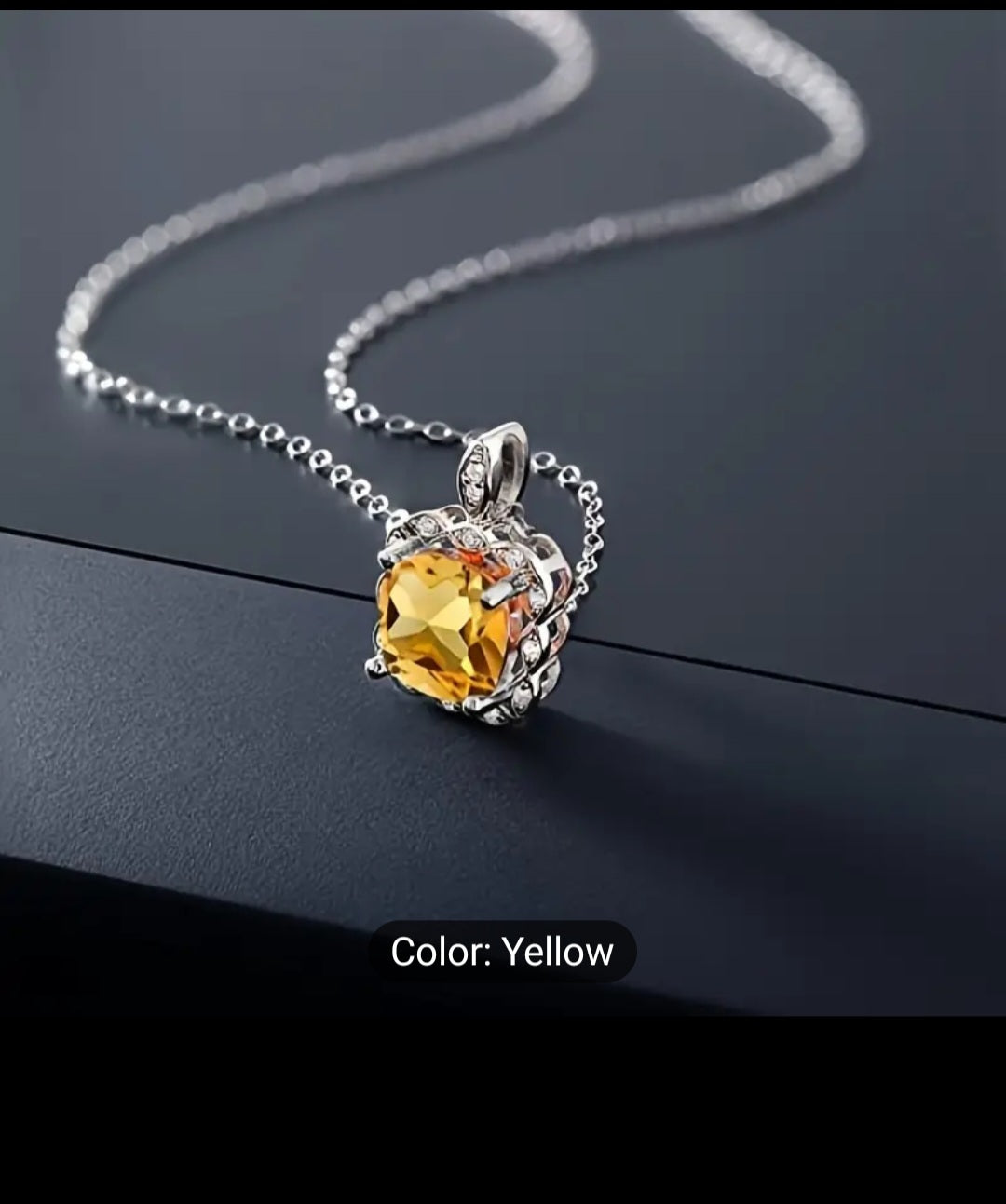 AMAZINGLY ELEGANT YELLOW GEMSTONE PENDANT NECKLACE.