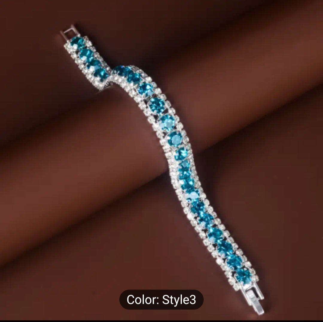 Classic beaded bracelet with a decidedly luxurious feel. It features a unique design that's guaranteed to stand out and get noticed. This comes in a variety of colors.