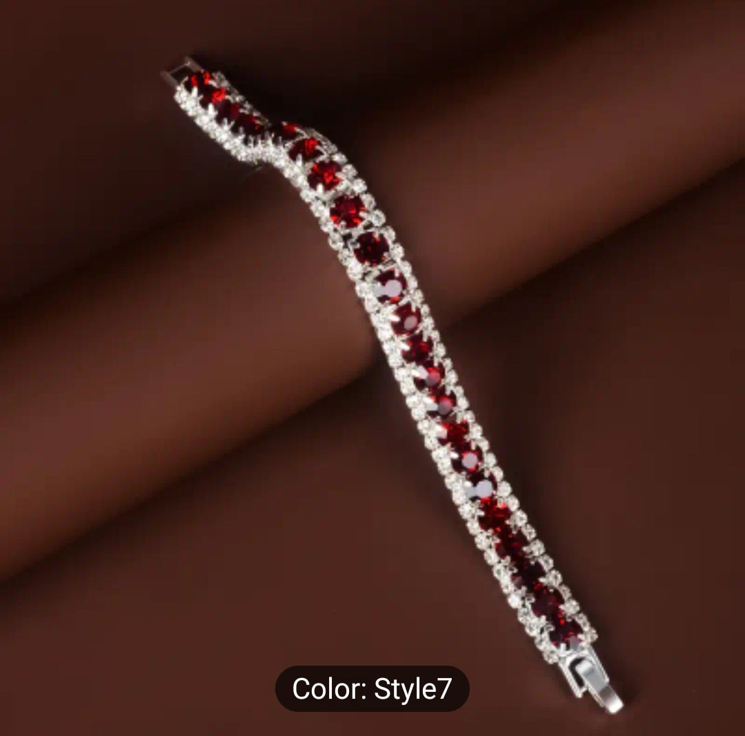 Classic beaded bracelet with a decidedly luxurious feel. It features a unique design that's guaranteed to stand out and get noticed. This comes in a variety of colors.