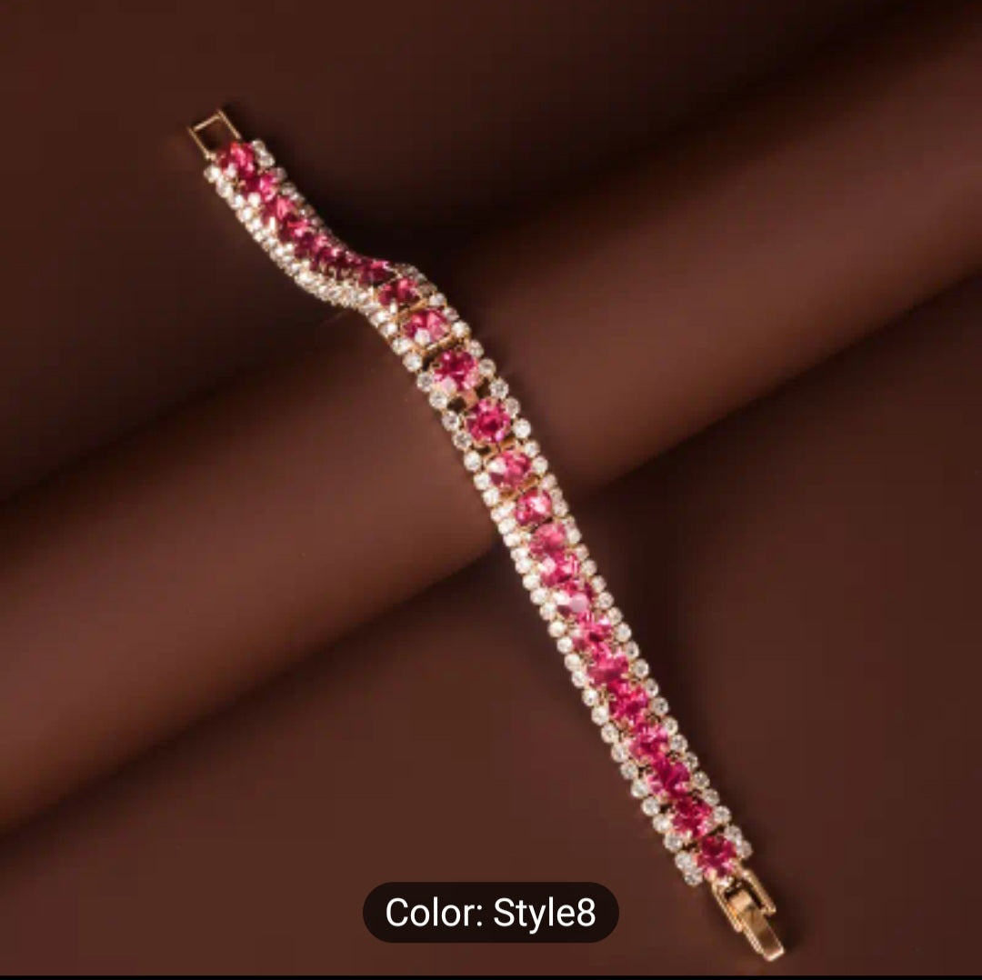 Classic beaded bracelet with a decidedly luxurious feel. It features a unique design that's guaranteed to stand out and get noticed. This comes in a variety of colors.