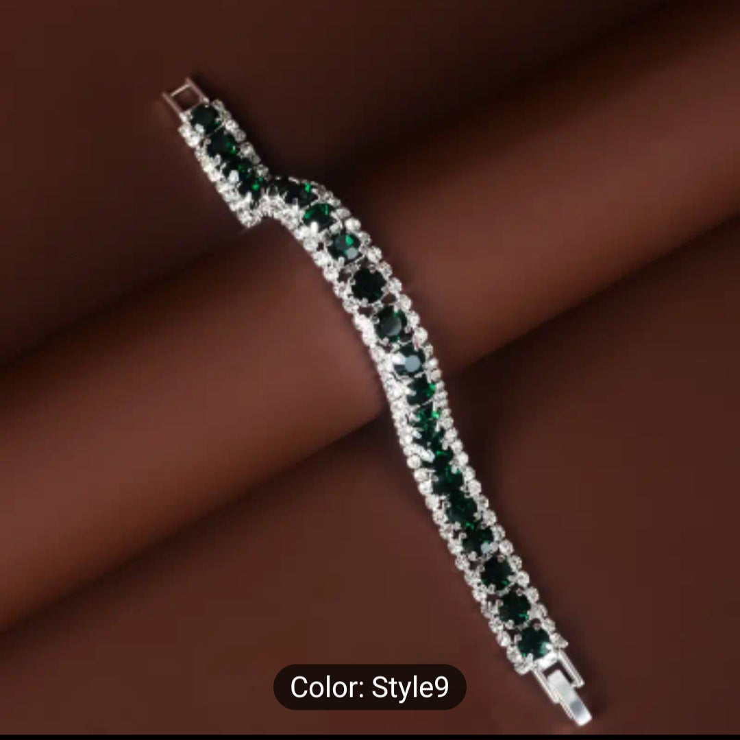 Classic beaded bracelet with a decidedly luxurious feel. It features a unique design that's guaranteed to stand out and get noticed. This comes in a variety of colors.