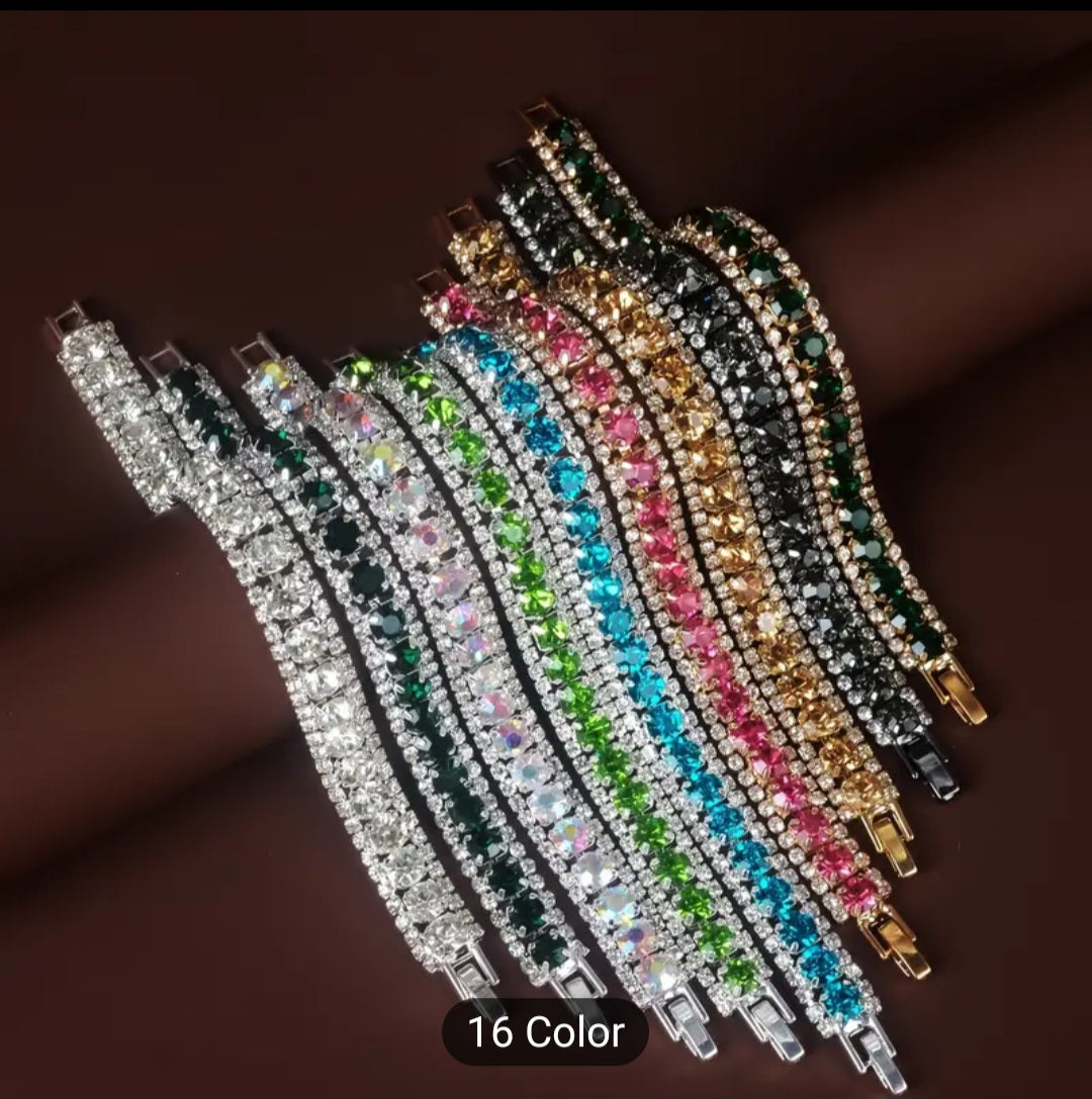 Classic beaded bracelet with a decidedly luxurious feel. It features a unique design that's guaranteed to stand out and get noticed. This comes in a variety of colors.