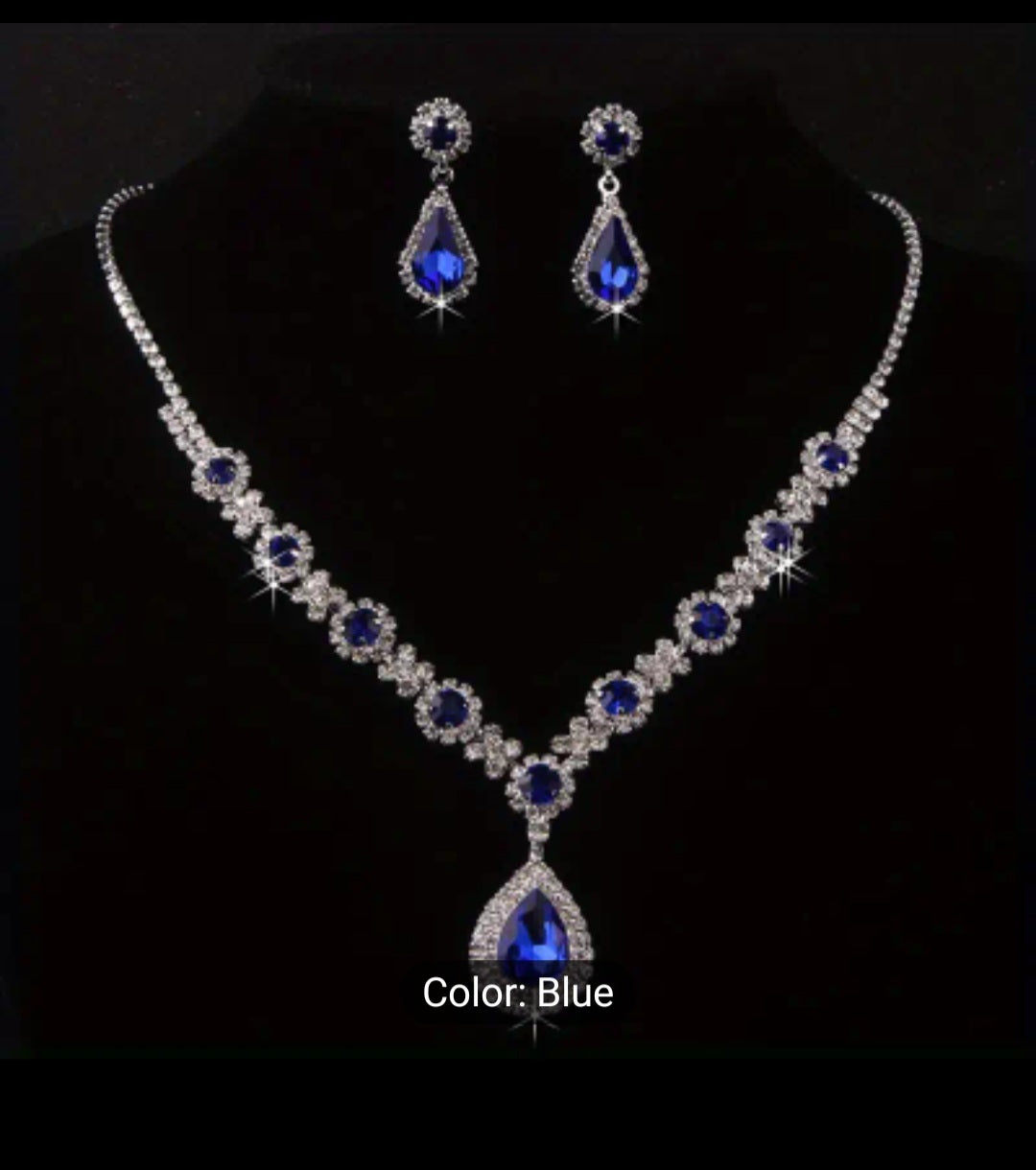 SPARKLINGLY ELEGANT RHINESTONE NECKLACE AND EARRING SET.