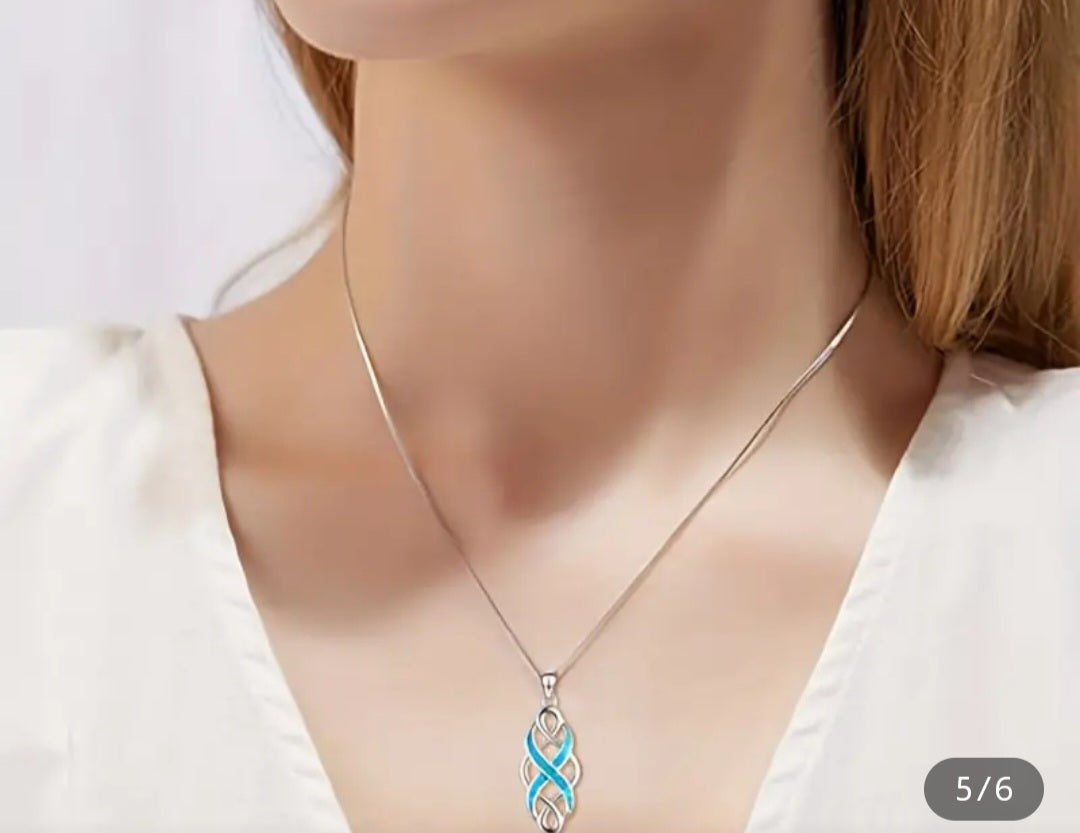 ABSOLUTELY STUNNING CELTIC KNOT OPAL PENDANT NECKLACE.