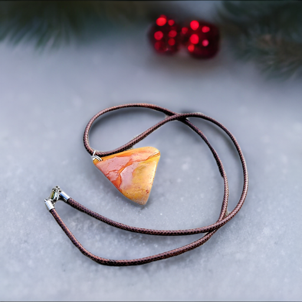 BEAUTIFUL DESERT JASPER PENDANT NECKLACE.