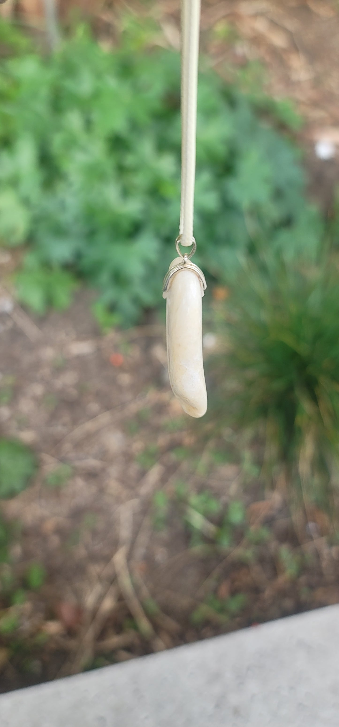 SLEEK WHITE QUARTZ PENDANT