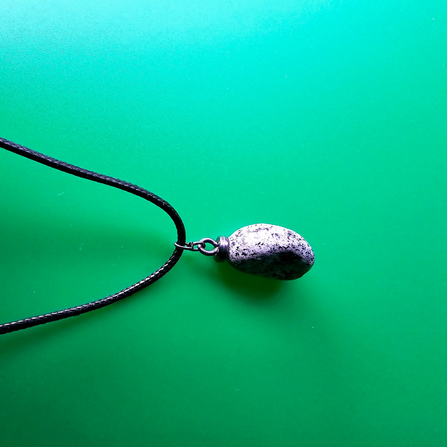 BLACK & WHITE DIORITE PENDANT