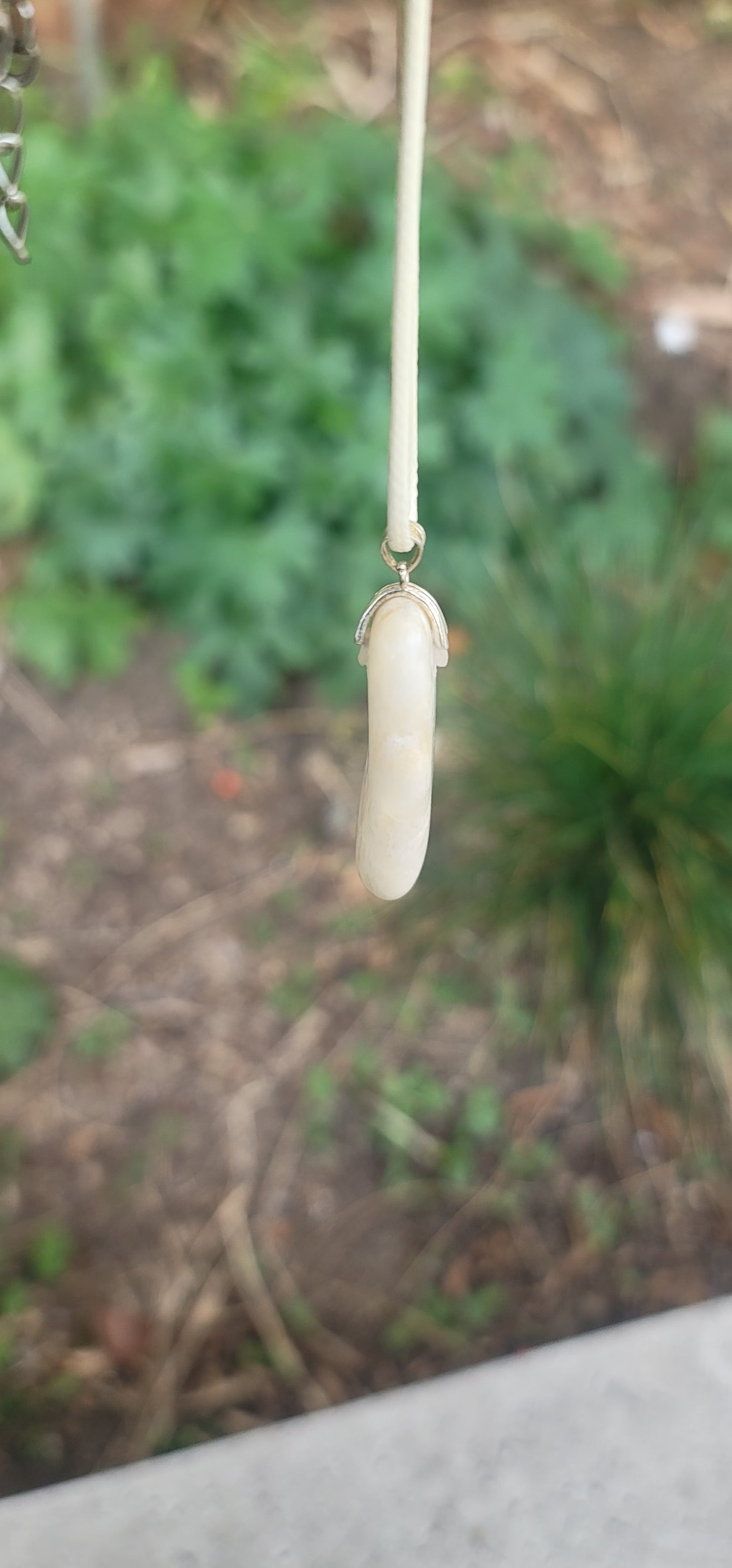 SLEEK WHITE QUARTZ PENDANT