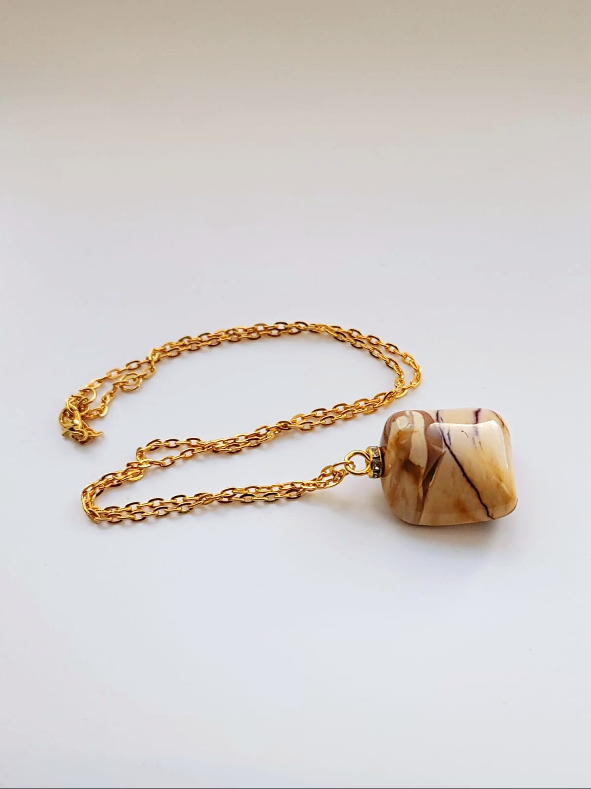 BEAUTIFUL DESERT JASPER PENDANT WITH AN INTRICATE COLOR PATTERN AND BOLD STYLE..