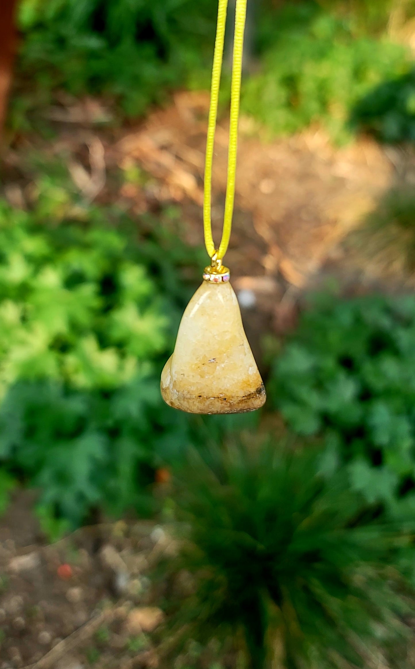 Yellow calcite pendant