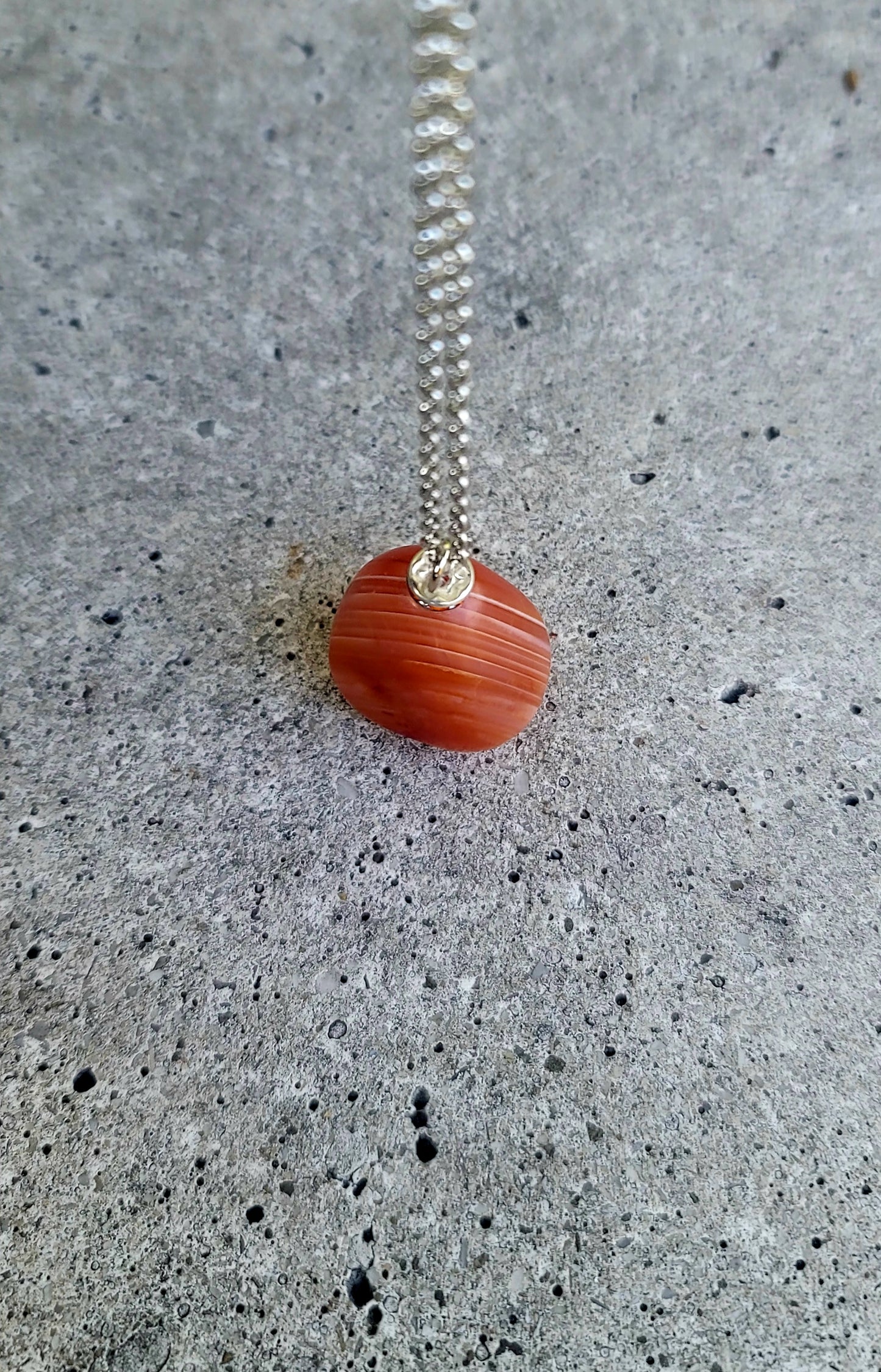 VIBRANT CARNELIAN AGATE PENDANT