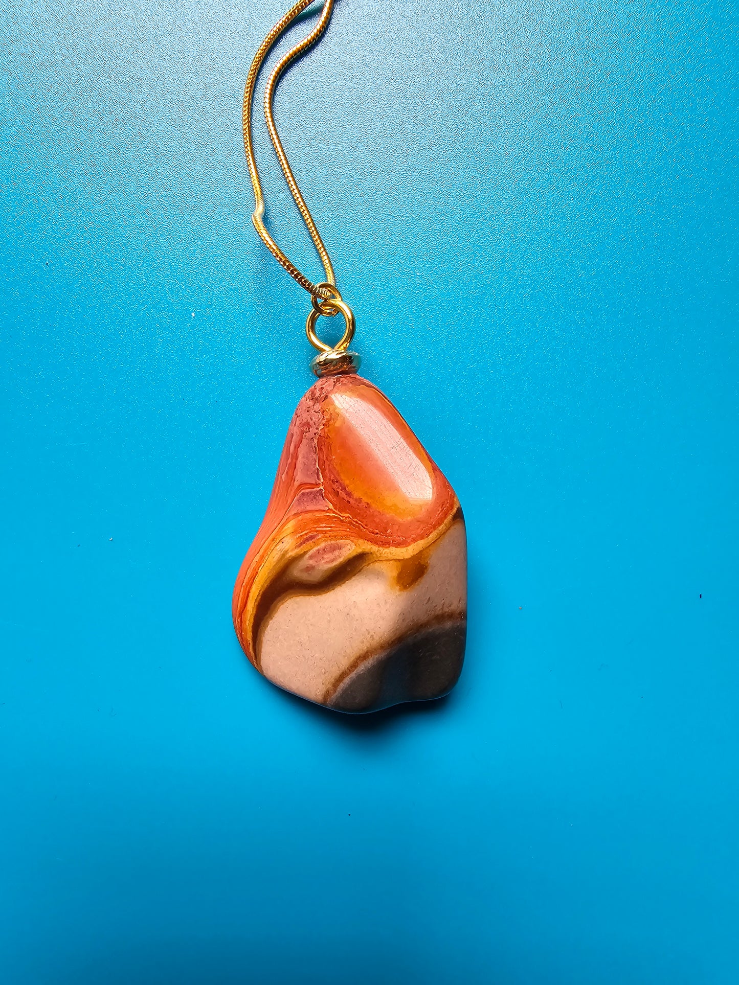 A STUNNING DESERT JASPER PENDANT