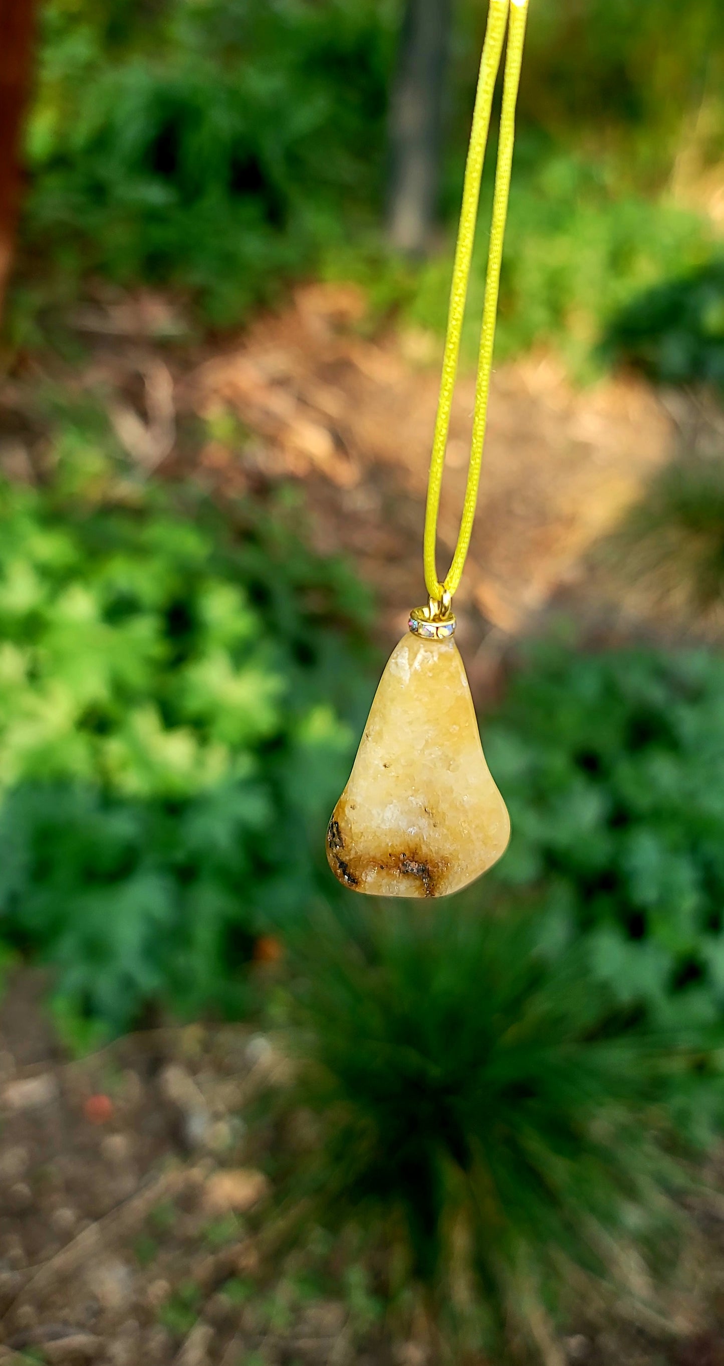 Yellow calcite pendant