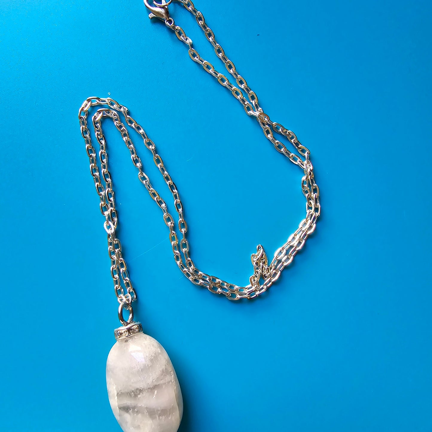 UNIQUE CLEAR & WHITE QUARTS PENDANT