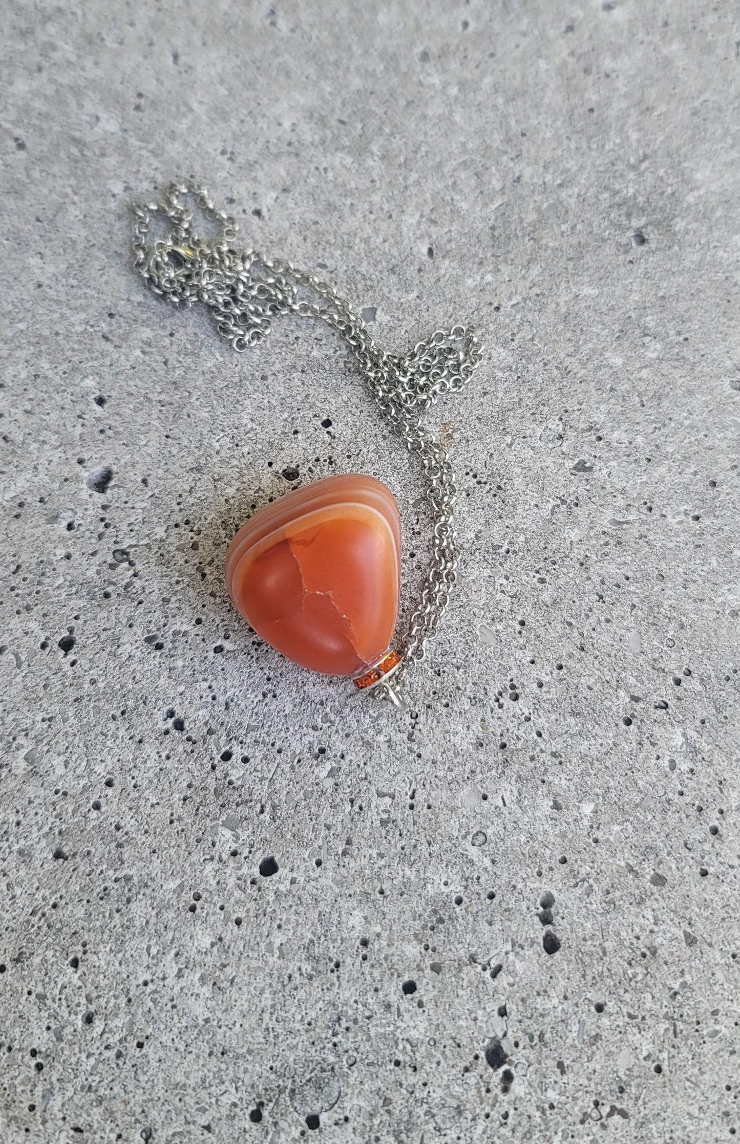 VIBRANT CARNELIAN AGATE PENDANT