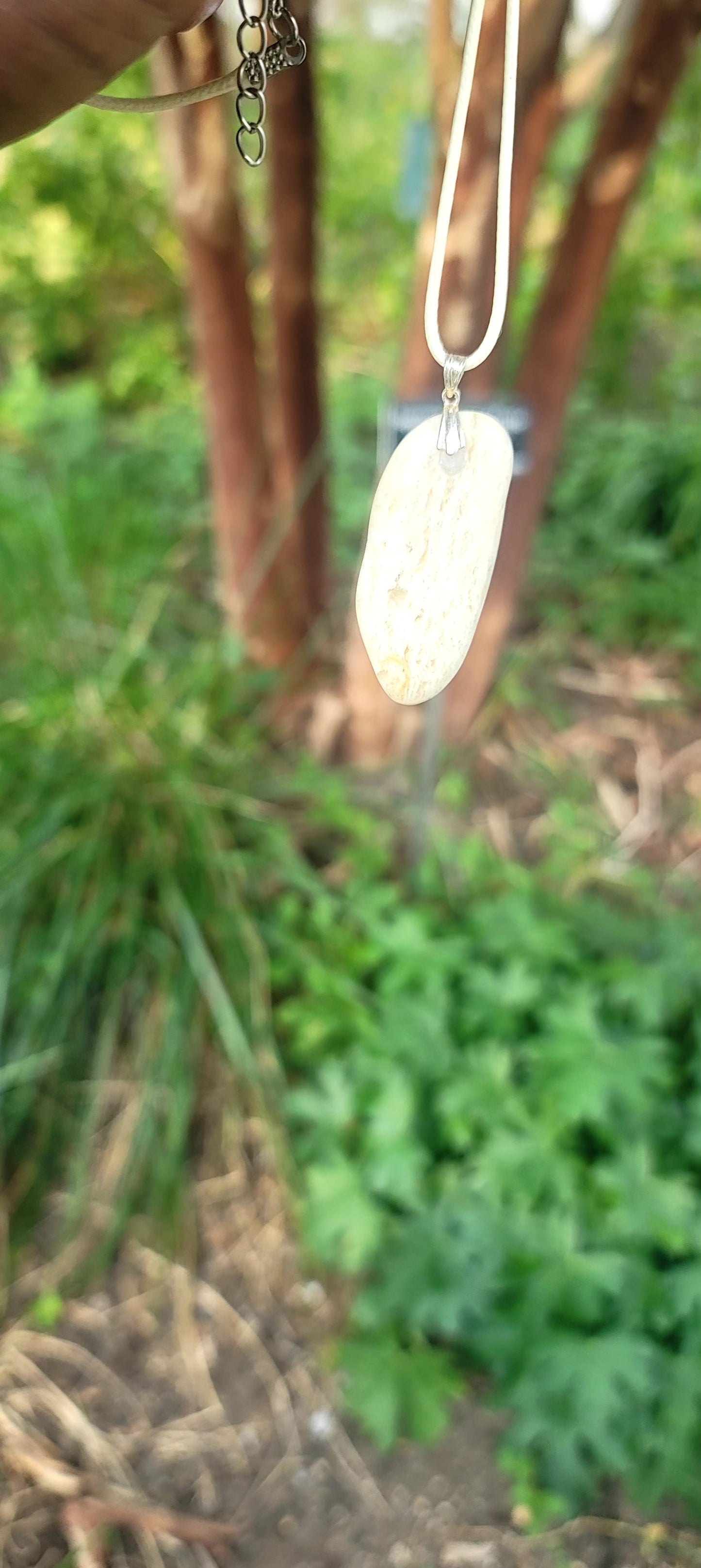 SLEEK WHITE QUARTZ PENDANT