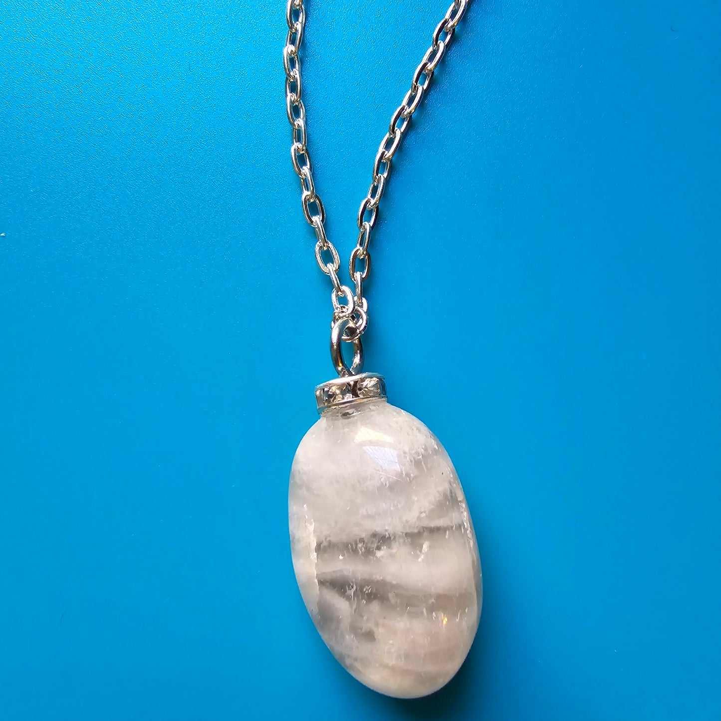 UNIQUE CLEAR & WHITE QUARTS PENDANT