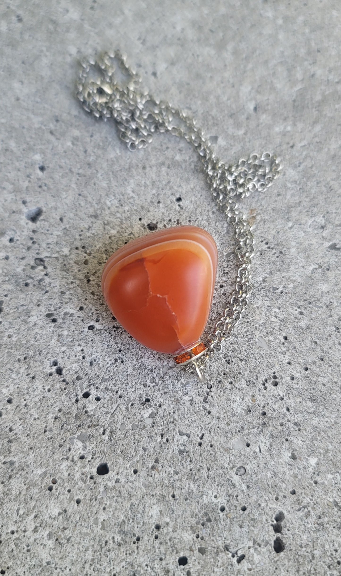 VIBRANT CARNELIAN AGATE PENDANT