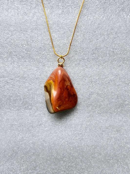 A STUNNING DESERT JASPER PENDANT