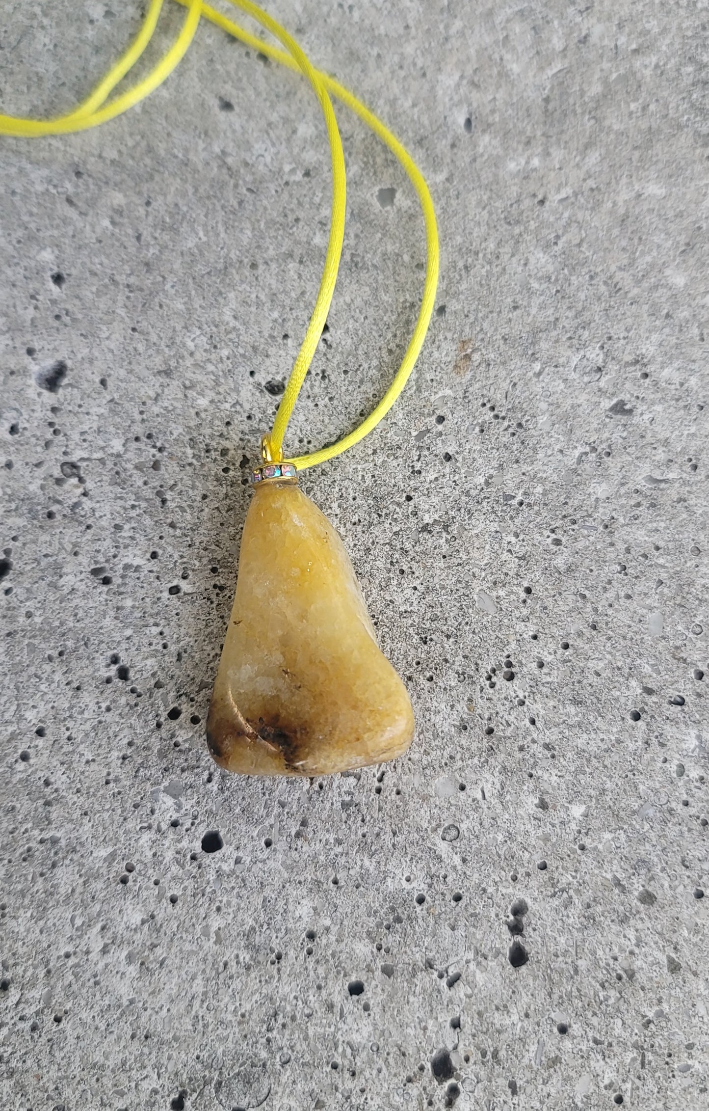 Yellow calcite pendant