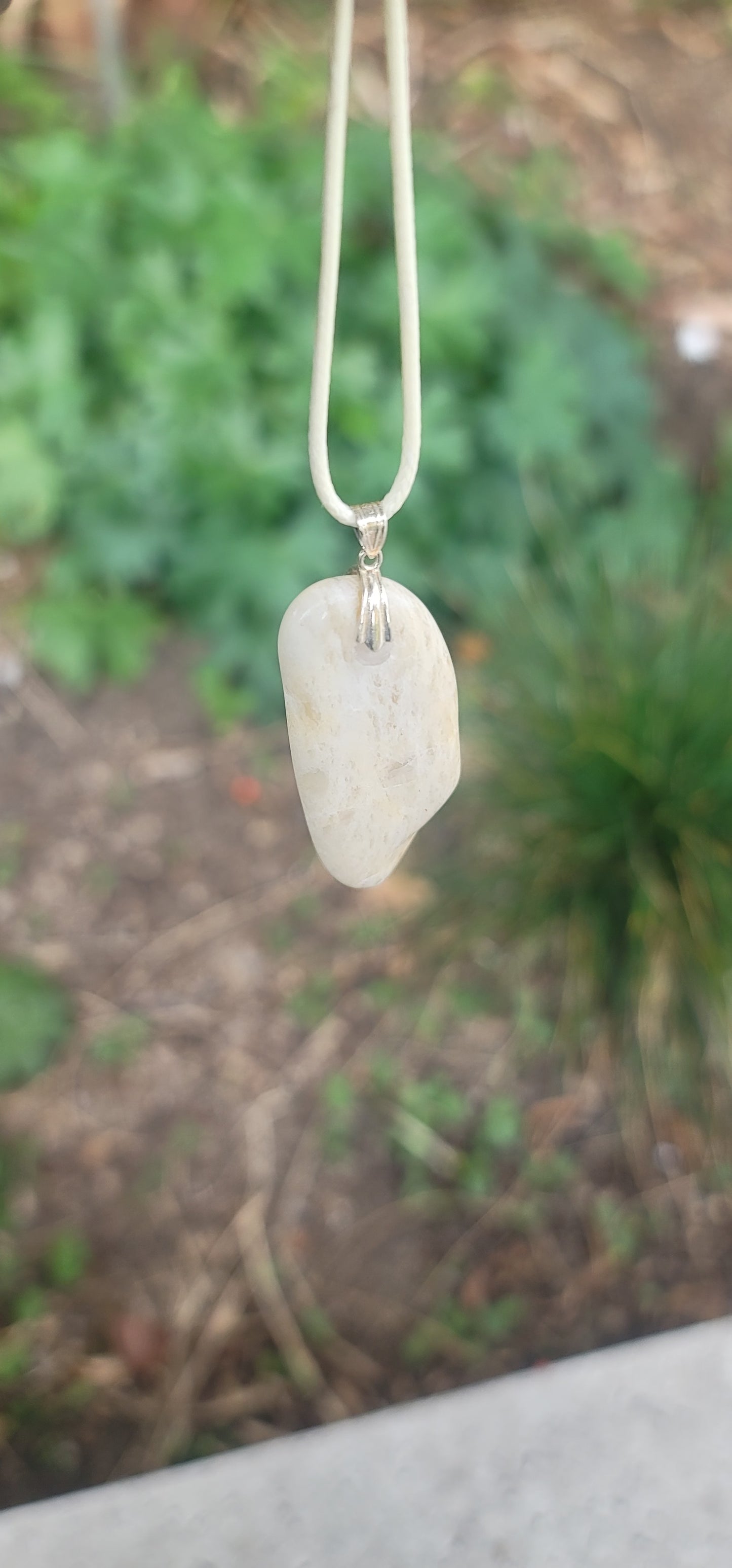 SLEEK WHITE QUARTZ PENDANT