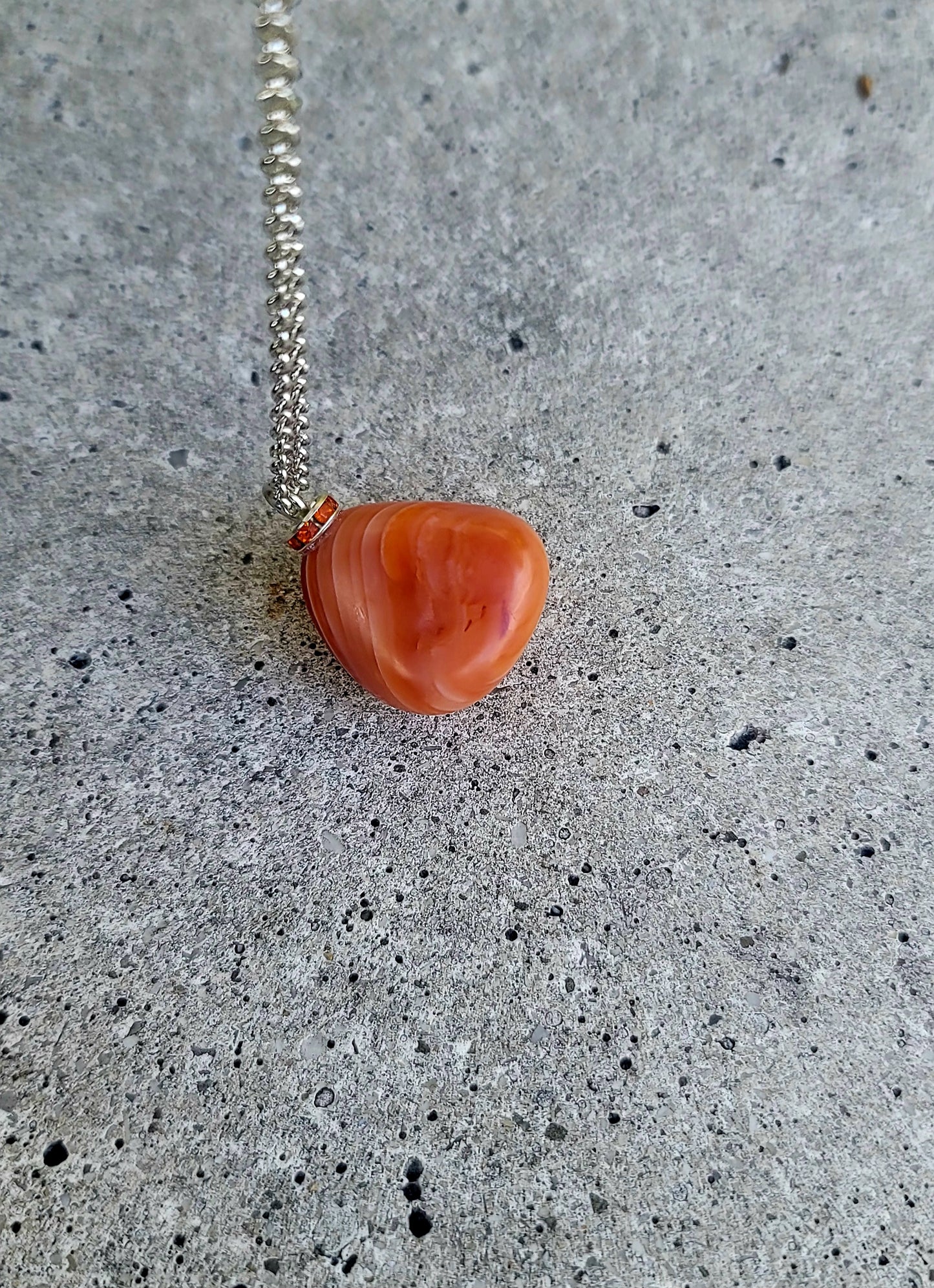 VIBRANT CARNELIAN AGATE PENDANT