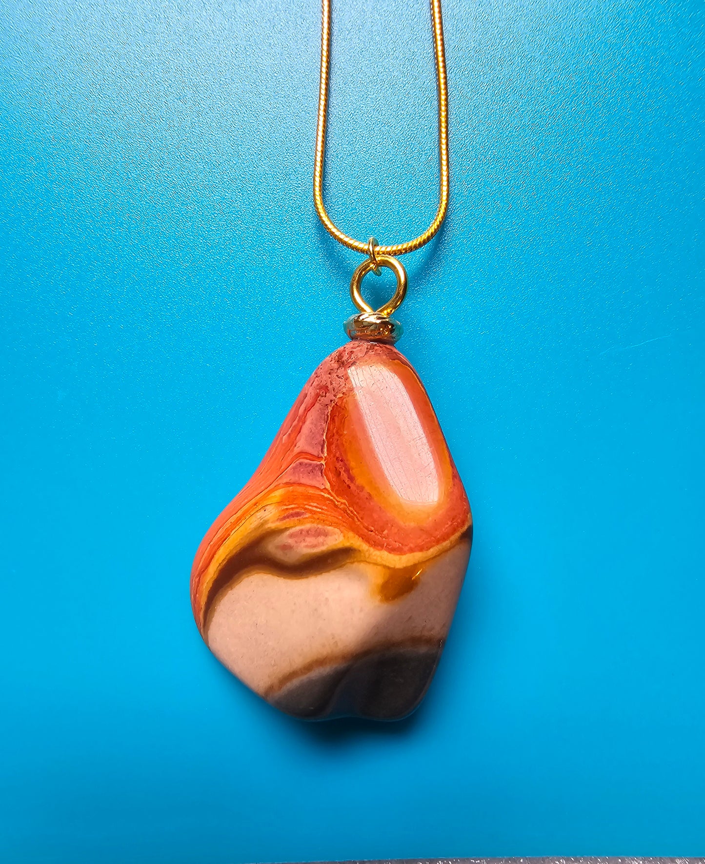 A STUNNING DESERT JASPER PENDANT