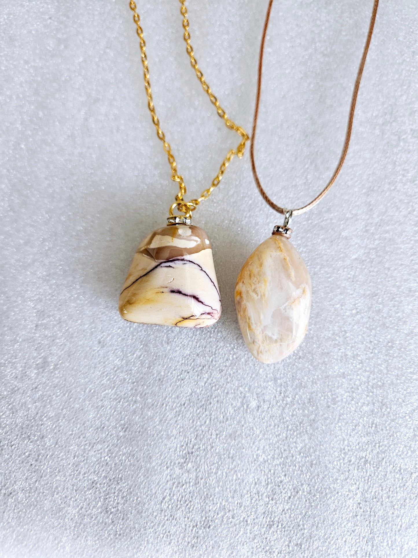 BEAUTIFUL DESERT JASPER PENDANT WITH AN INTRICATE COLOR PATTERN AND BOLD STYLE..